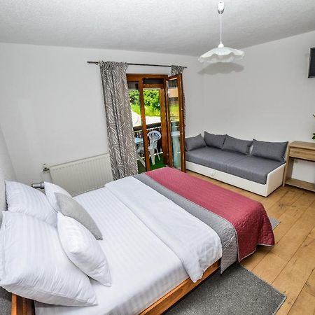 Sixteen Lakes Guest House 2 Jezerce Esterno foto