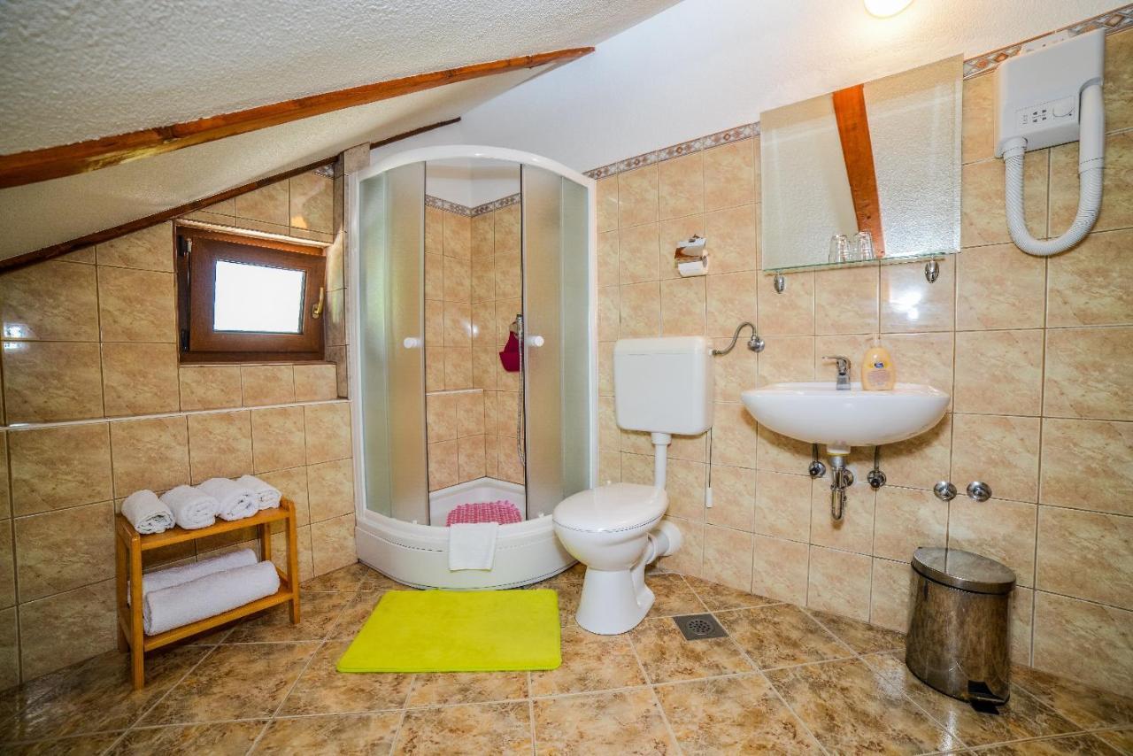 Sixteen Lakes Guest House 2 Jezerce Esterno foto