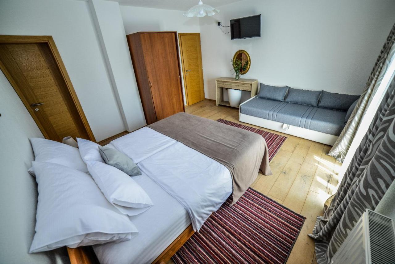 Sixteen Lakes Guest House 2 Jezerce Esterno foto