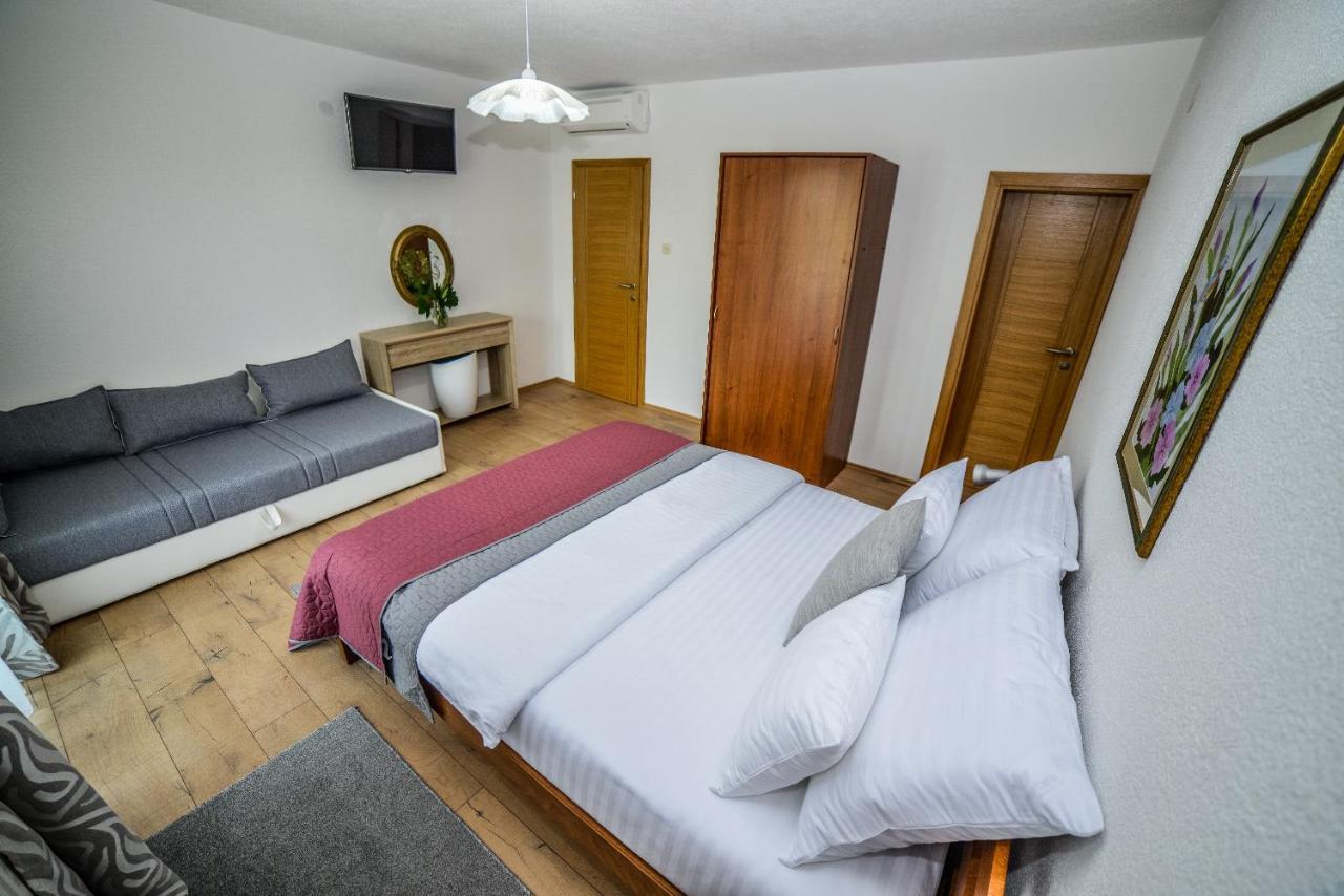 Sixteen Lakes Guest House 2 Jezerce Esterno foto