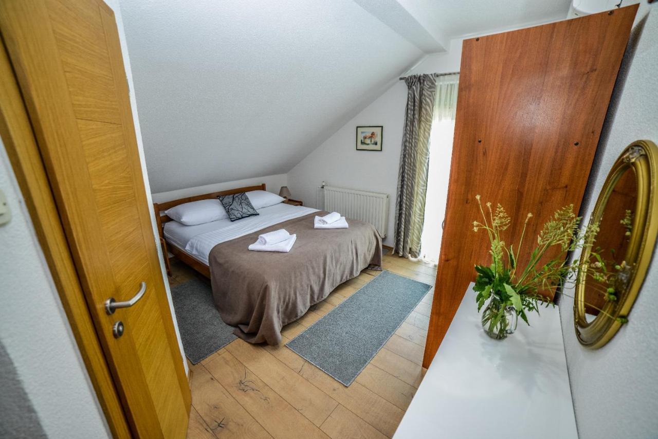 Sixteen Lakes Guest House 2 Jezerce Esterno foto